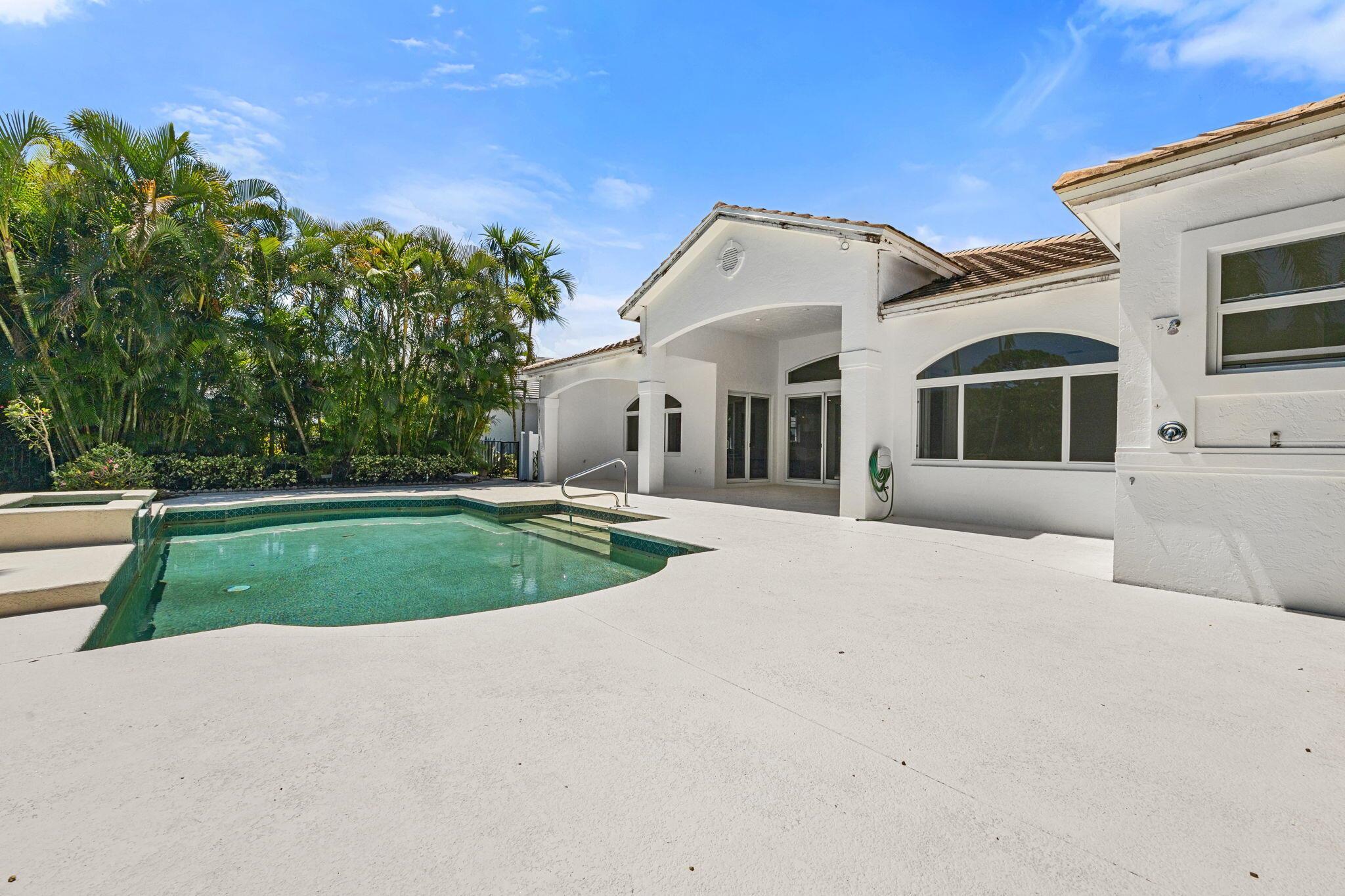 GOLF VILLAGE AT ADMIRALS - Residential