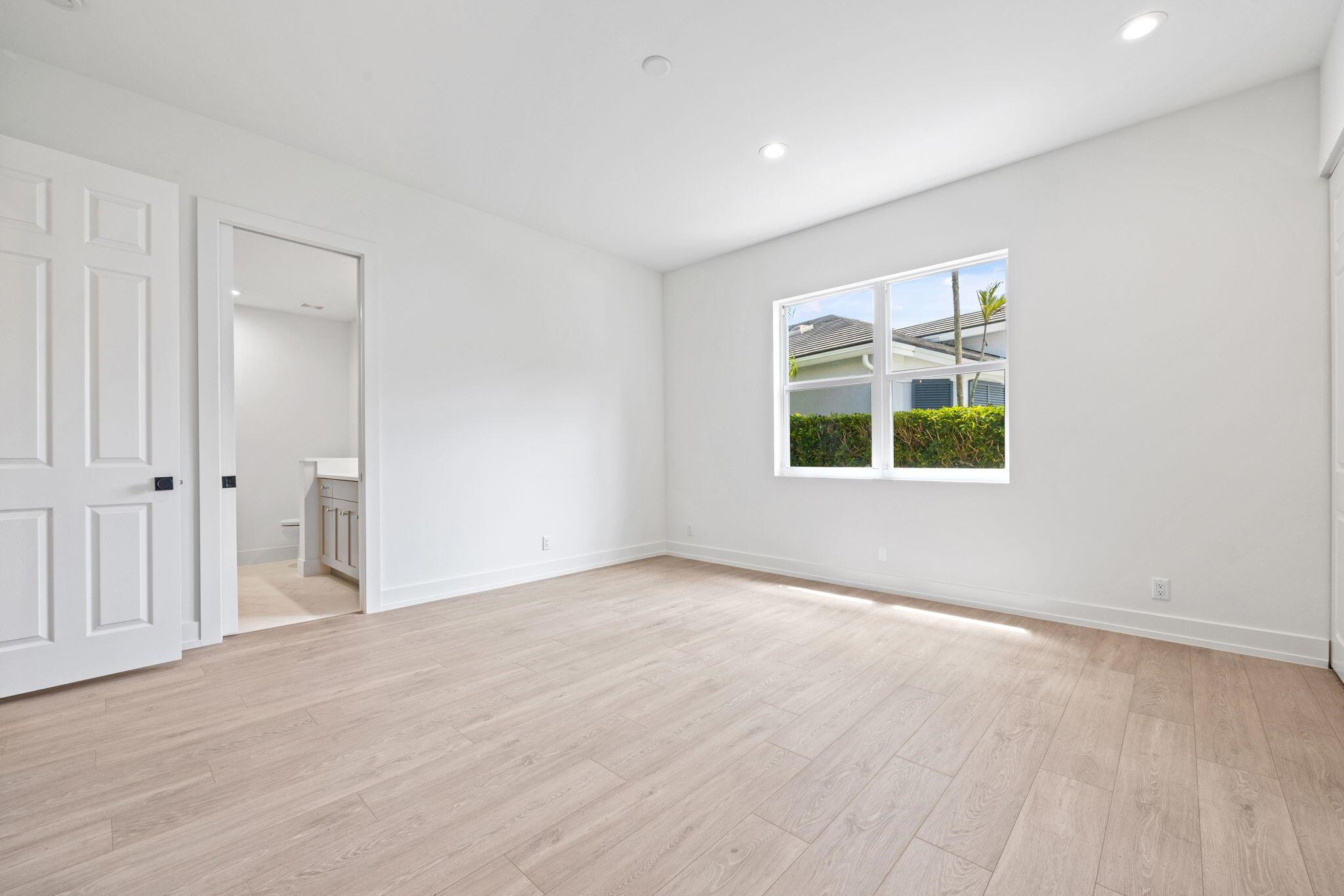 GOLF VILLAGE AT ADMIRALS - Residential