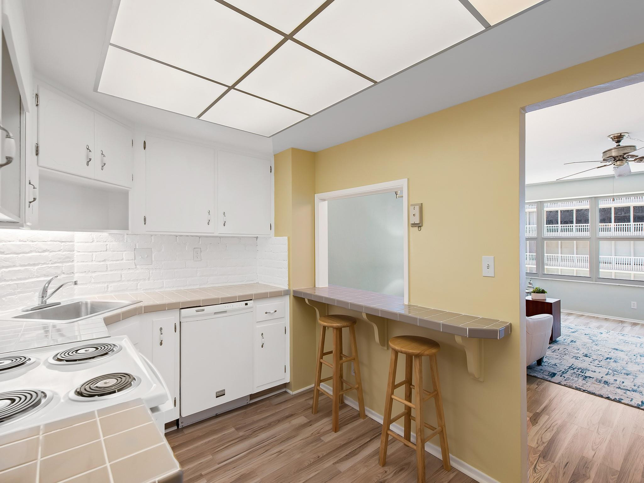 OCEAN SUMMIT - Residential
