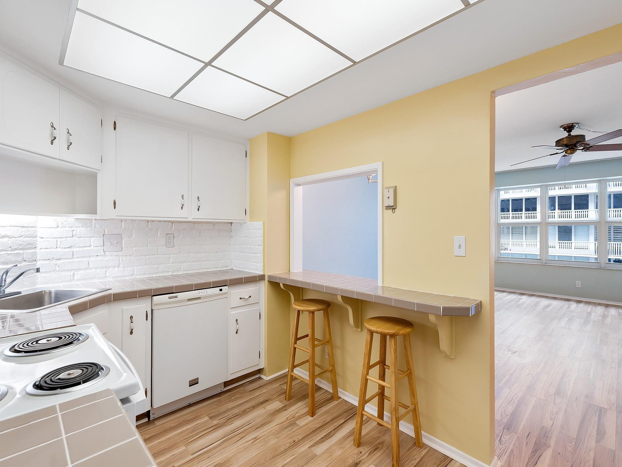 OCEAN SUMMIT - Residential