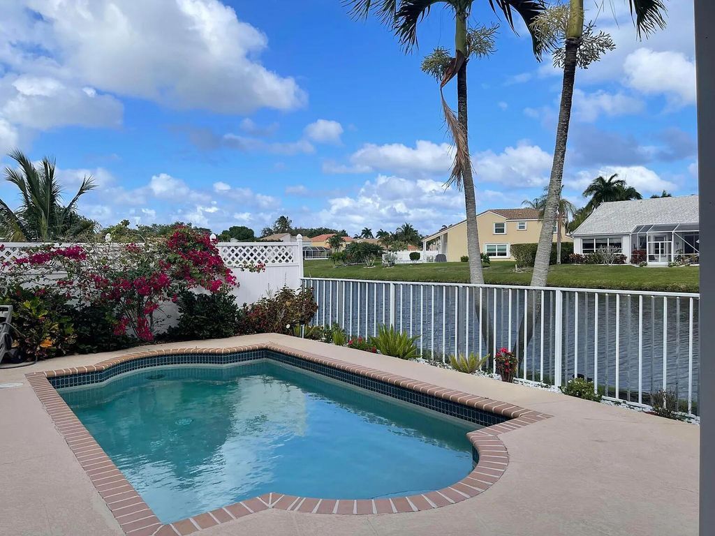 Photo of 1048 Siena Oaks Circle E, Palm Beach Gardens, FL 33410 (MLS # R10890229)