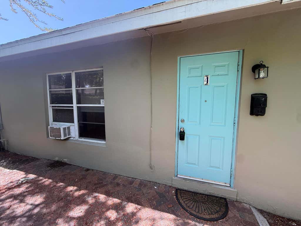 Photo of 643 NE 17TH Terrace #4, Fort Lauderdale, FL 33304 (MLS # B26065733)
