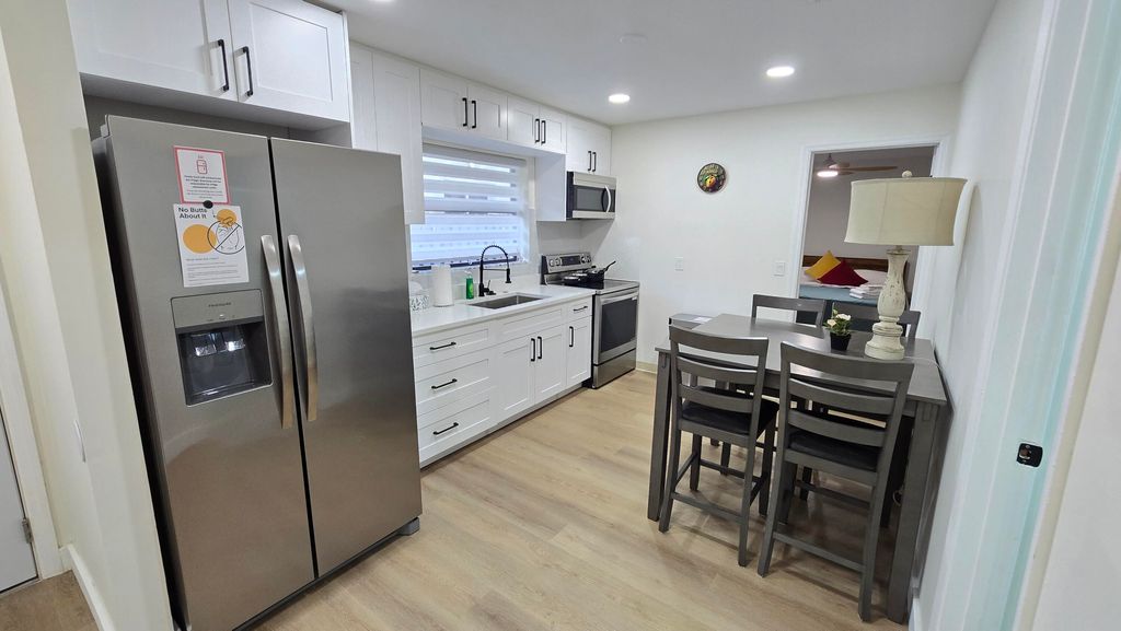 Photo of 1236 NE 12th Avenue #B, Fort Lauderdale, FL 33304 (MLS # B26010804)