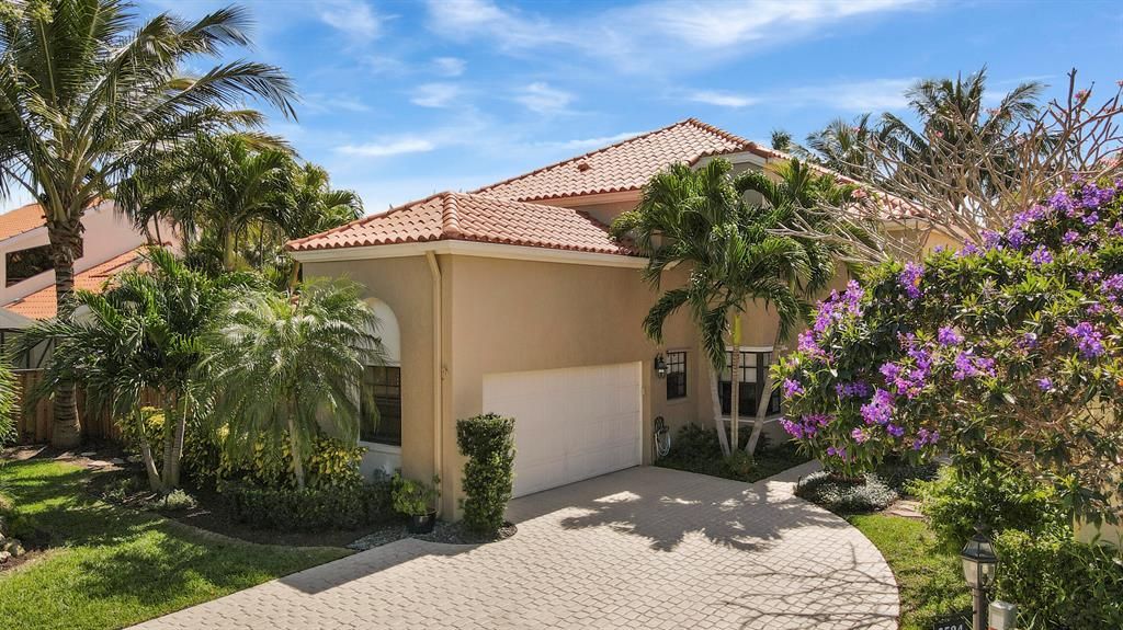 Photo of 2524 La Cristal Circle, Palm Beach Gardens, FL 33410 (MLS # R10697887)