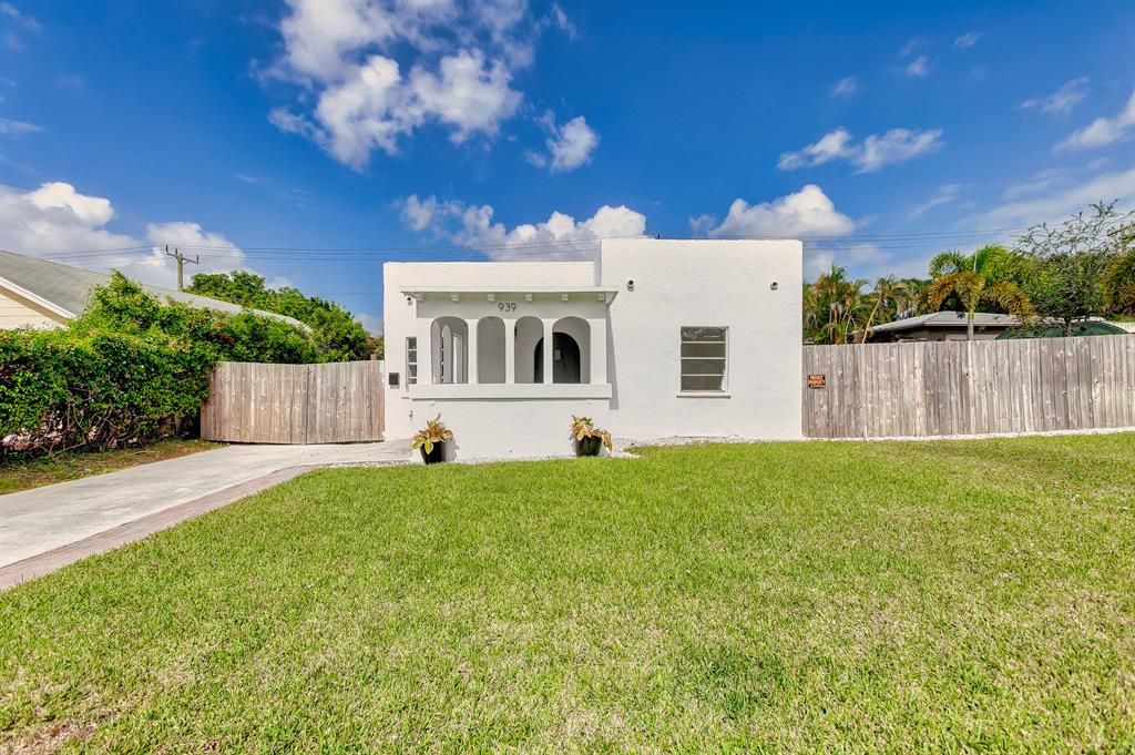 Photo of 939 29th Street, West Palm Beach, FL 33407 (MLS # R10845007)