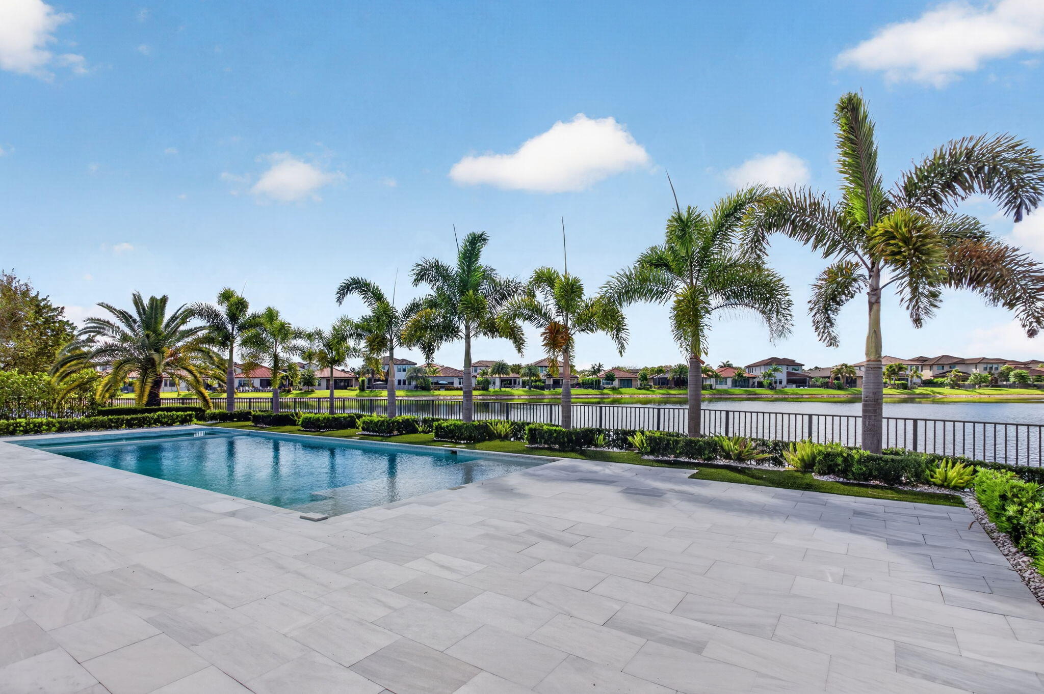 PARKLAND BAY - Residential