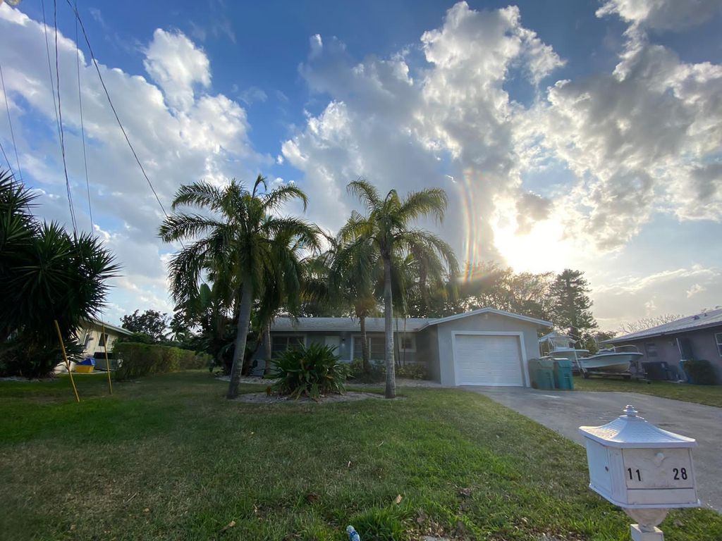 Photo of 1128 SW 26th Avenue, Boynton Beach, FL 33426 (MLS # R10700950)