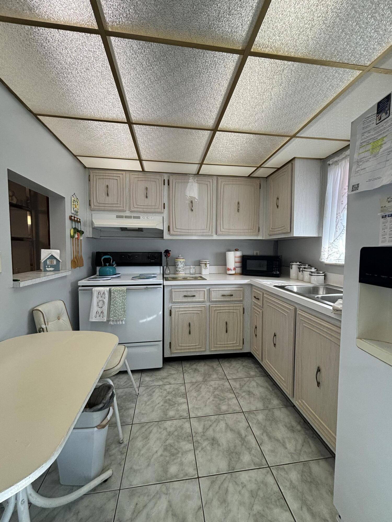 LAKESIDE VILLAGE CONDO 10 - Residential