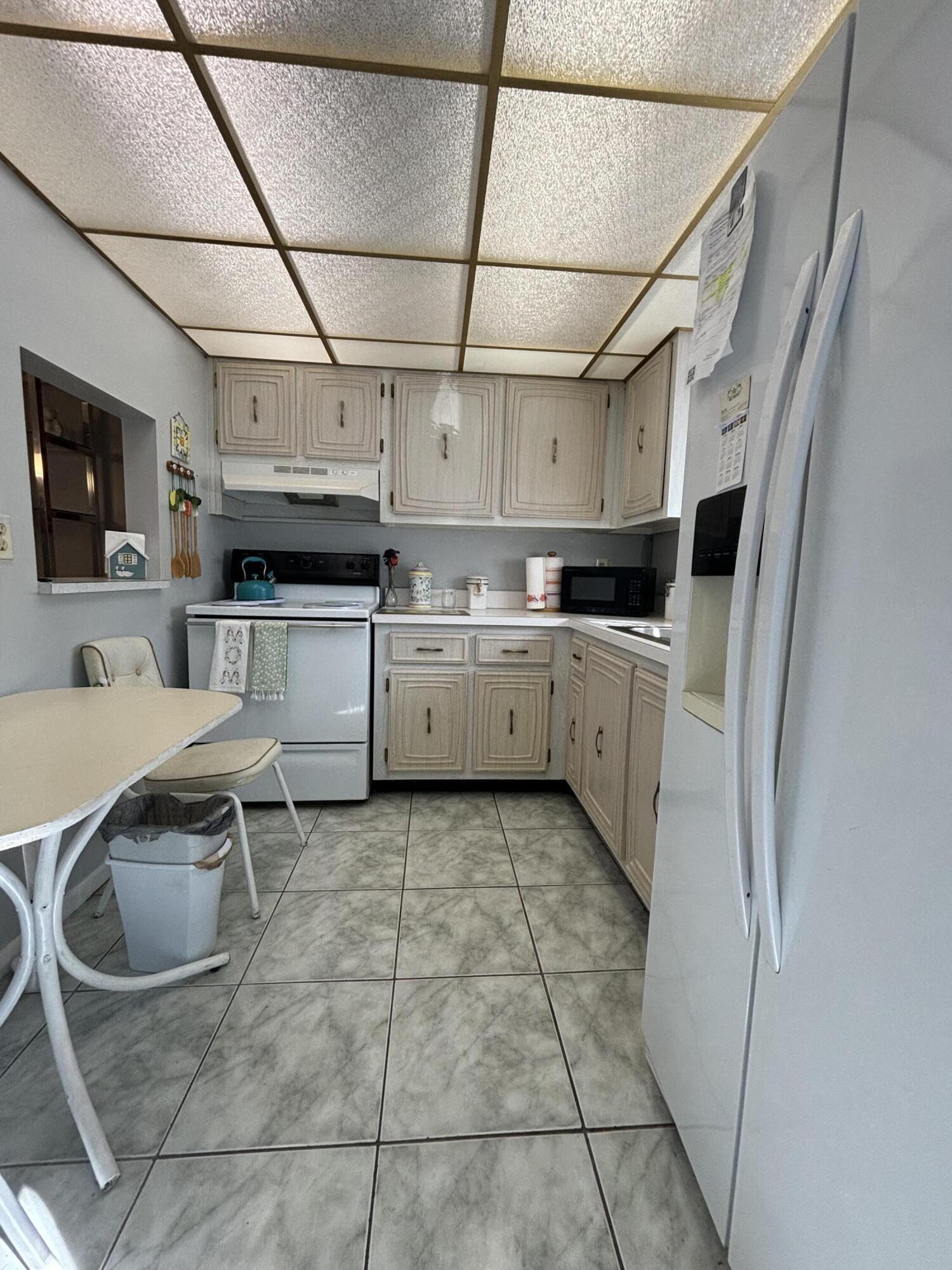 LAKESIDE VILLAGE CONDO 10 - Residential