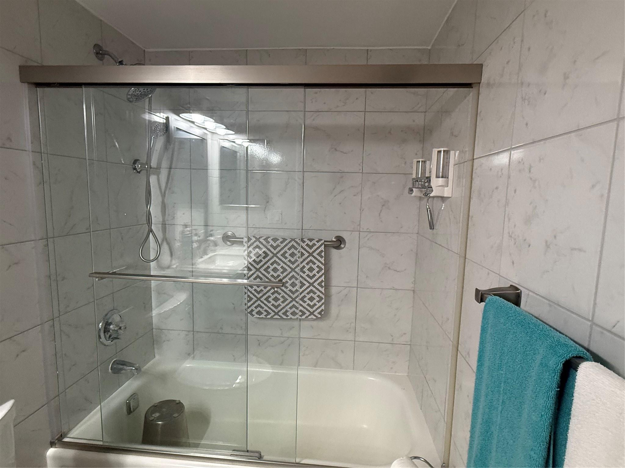 VILLAGES OF ORIOLE ABBEY CONDO - Residential Lease