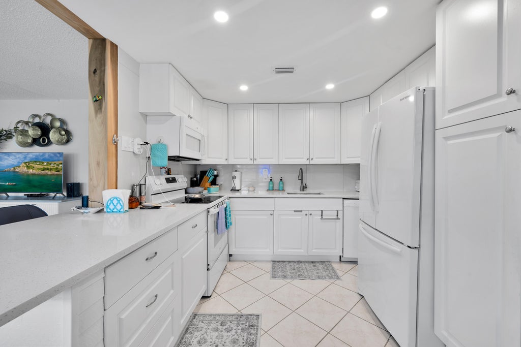 Photo of 363 WELLINGTON J, West Palm Beach, FL 33417 (MLS # B26094251)