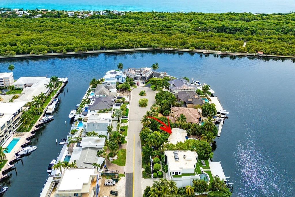 Photo of 1312 Seminole Drive, Fort Lauderdale, FL 33304 (MLS # B26044900)