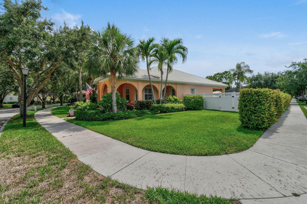 Photo of 2584 E Community Drive, Jupiter, FL 33458 (MLS # R11085273)