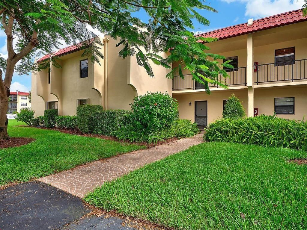 Photo of 2050 Oleander Boulevard Blvd #2-206, Fort Pierce, FL 34950 (MLS # R10819515)