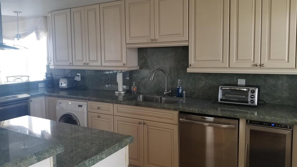 PENTHOUSE TOWERS - Residential