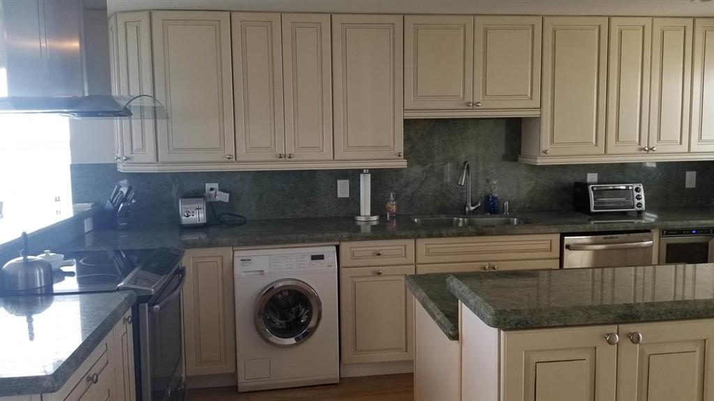 PENTHOUSE TOWERS - Residential