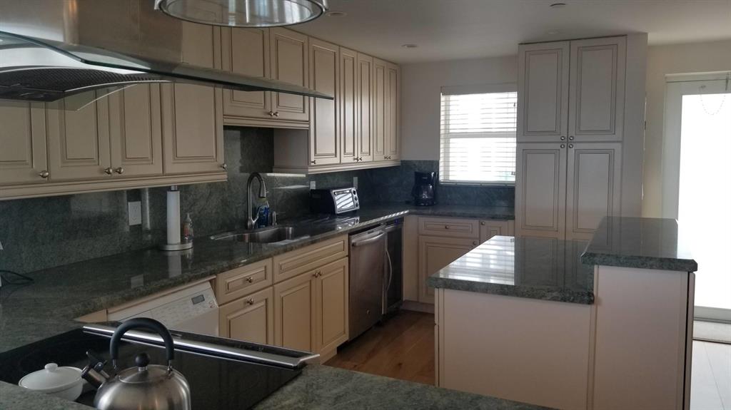 PENTHOUSE TOWERS - Residential