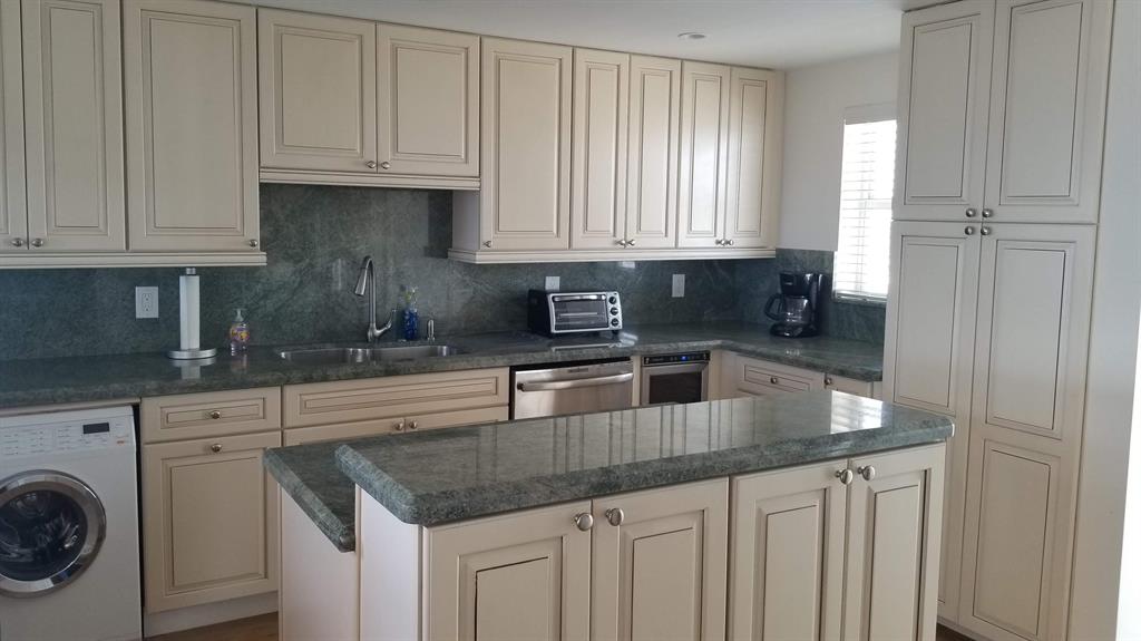 PENTHOUSE TOWERS - Residential