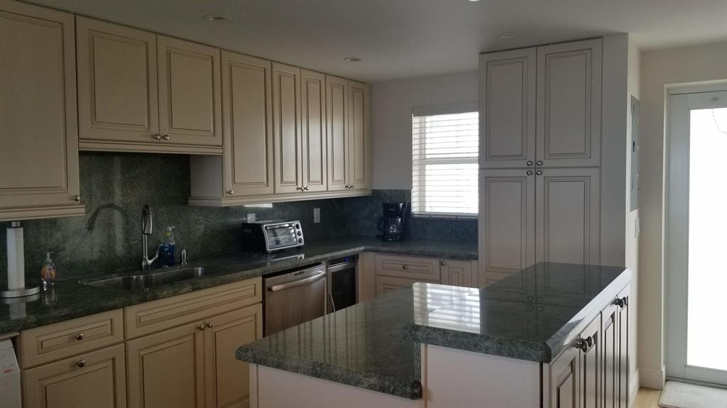 PENTHOUSE TOWERS - Residential