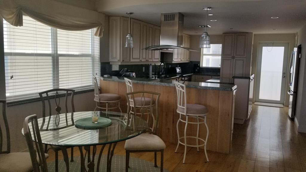 PENTHOUSE TOWERS - Residential