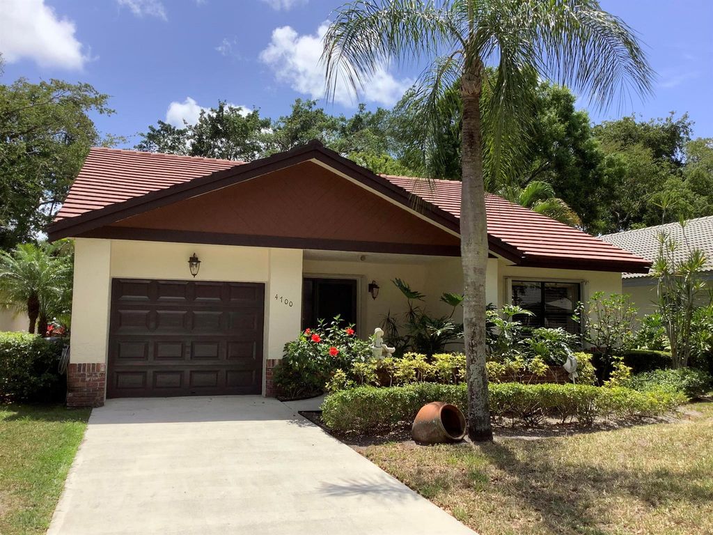 Photo of 4700 Boxwood Circle, Boynton Beach, FL 33436 (MLS # R11057555)