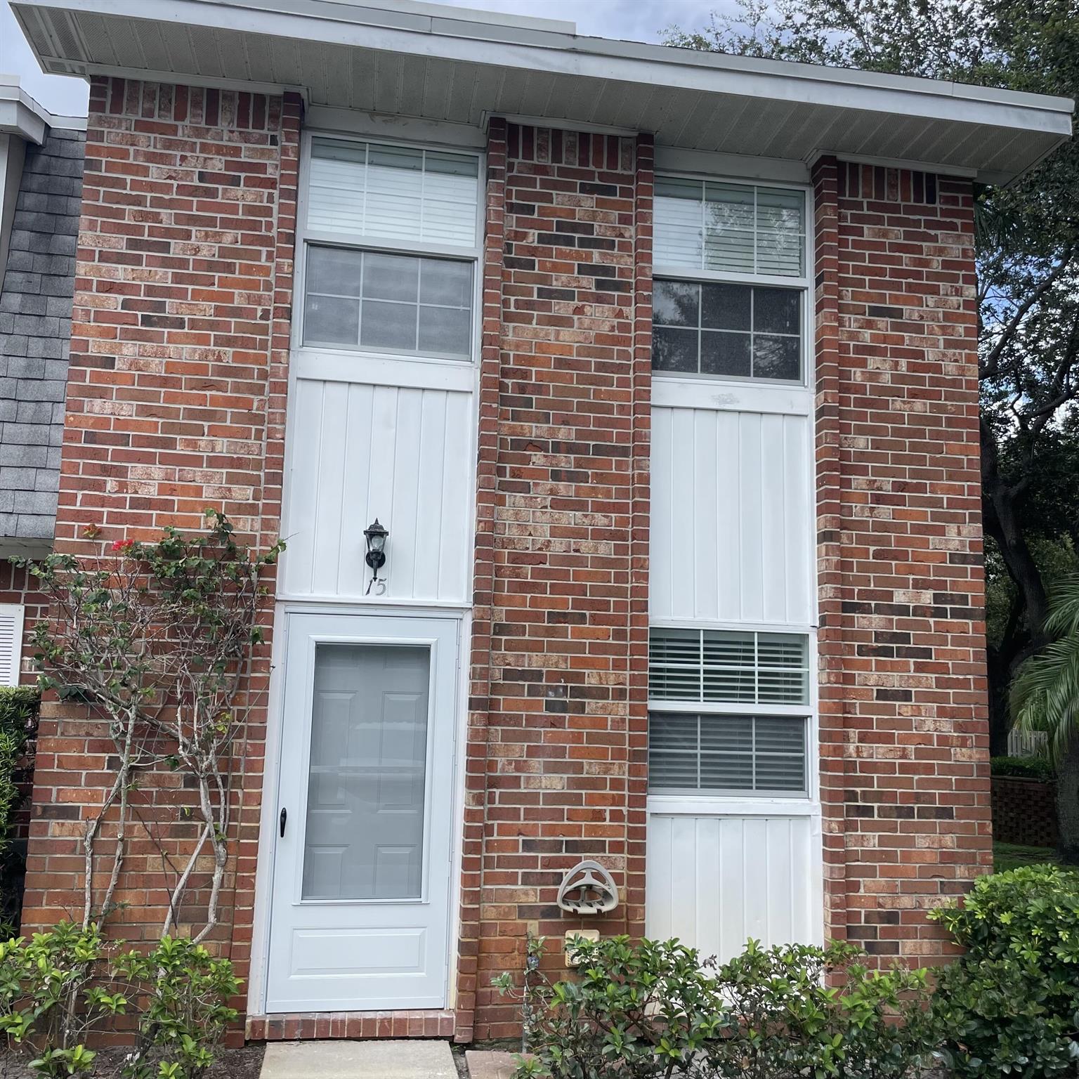 Highly Desirable End-Unit Townhome in Tequesta! Looking for the perfect blend of location, low-maintenance living, and stylish updates?This beautifully updated end-unit townhome in the Village of Tequesta is ready for its next owner -- and it's priced below the average Tequesta townhome!Recent Updates Include: Fresh interior paint throughout Brand new doors Stylish new flooring Modern baseboards for a clean, finished look Impact windows throughout for safety + energy efficiency2 Master suites | 1.5 BathroomsThis home offers a rare opportunity to own in one of Palm Beach County's most beloved communities in the Village of Tequesta, without breaking the budget!Perfect for:First-time homebuyersInvestorsSeasonal residentsAnyone looking for charm,