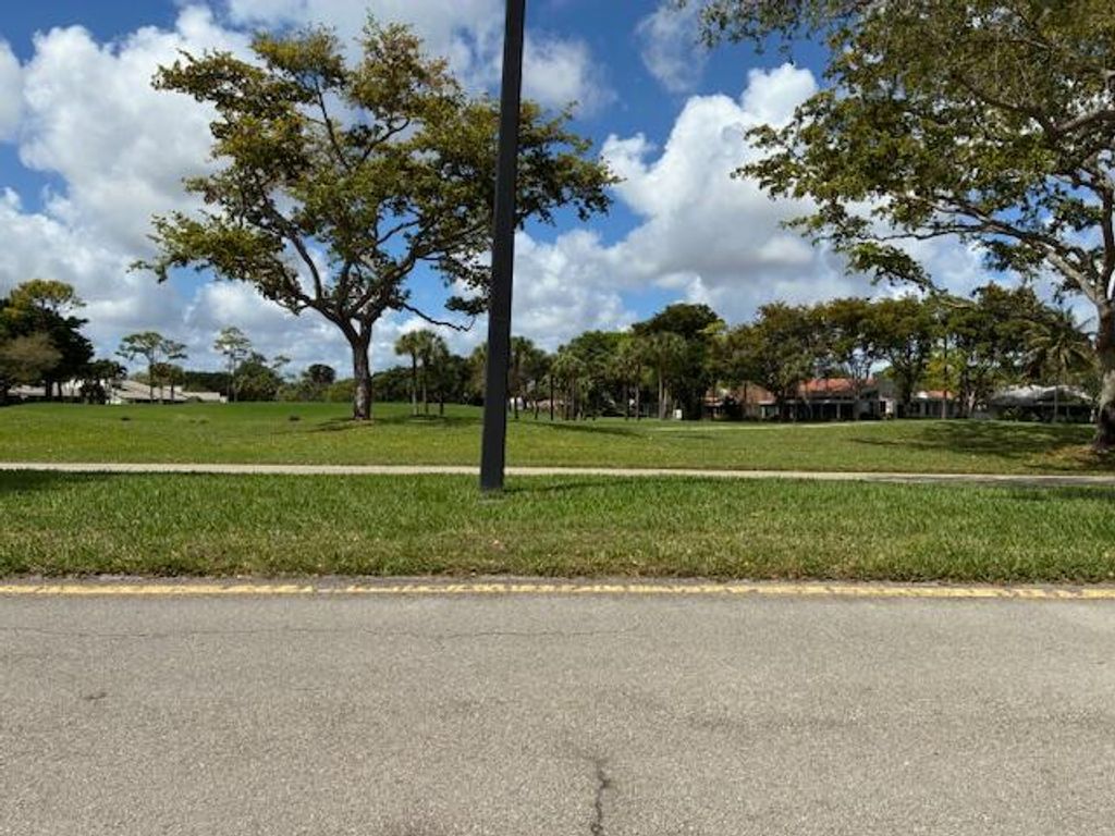 Photo of 35 Brentwood Drive, Boynton Beach, FL 33436 (MLS # B26008374)