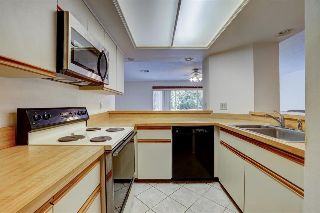 BREAKERS LANDING, A CONDOMINIUM - Residential