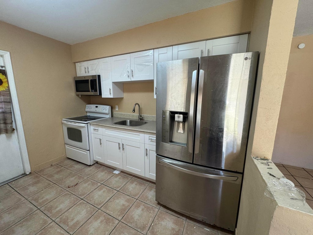 Photo of 210 SW 2nd Terrace, Dania Beach, FL 33004 (MLS # B26024265)