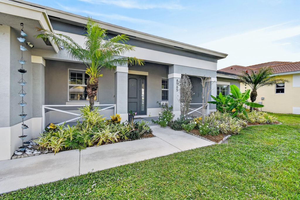 Photo of 8565 SE Pinehaven Avenue, Hobe Sound, FL 33455 (MLS # B26043853)