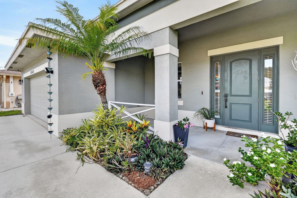 Photo of 8565 SE Pinehaven Avenue, Hobe Sound, FL 33455 (MLS # B26043853)