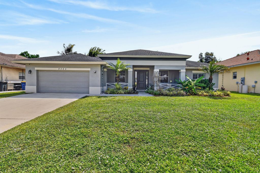 Photo of 8565 SE Pinehaven Avenue, Hobe Sound, FL 33455 (MLS # B26043853)