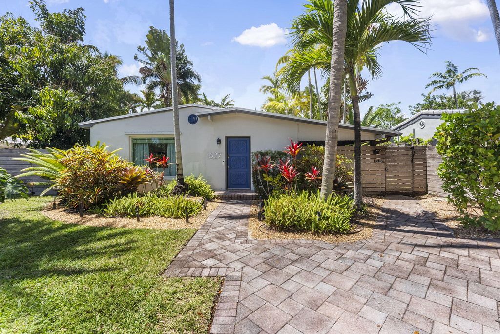 Photo of 1627 NE 17th Avenue, Fort Lauderdale, FL 33305 (MLS # B26013690)