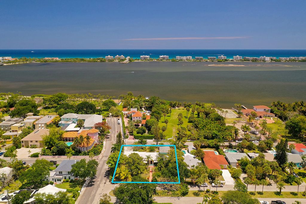 Photo of 502 S Palmway, Lake Worth Beach, FL 33460 (MLS # B26023939)