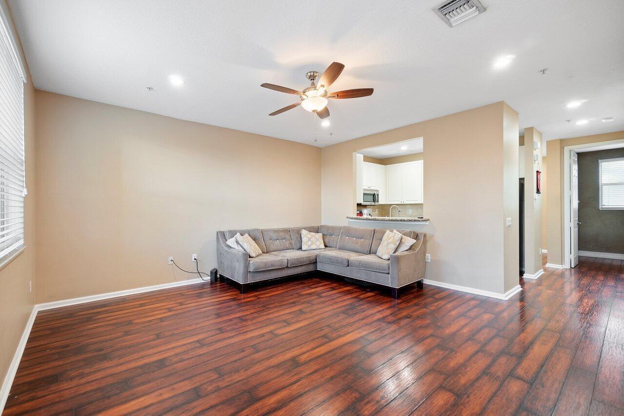 RENAISSANCE COMMONS PUD - Residential Lease