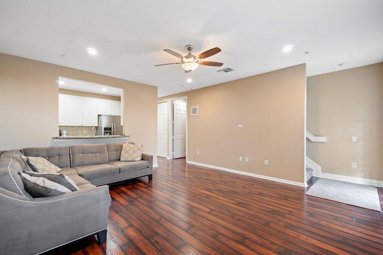 RENAISSANCE COMMONS PUD - Residential Lease