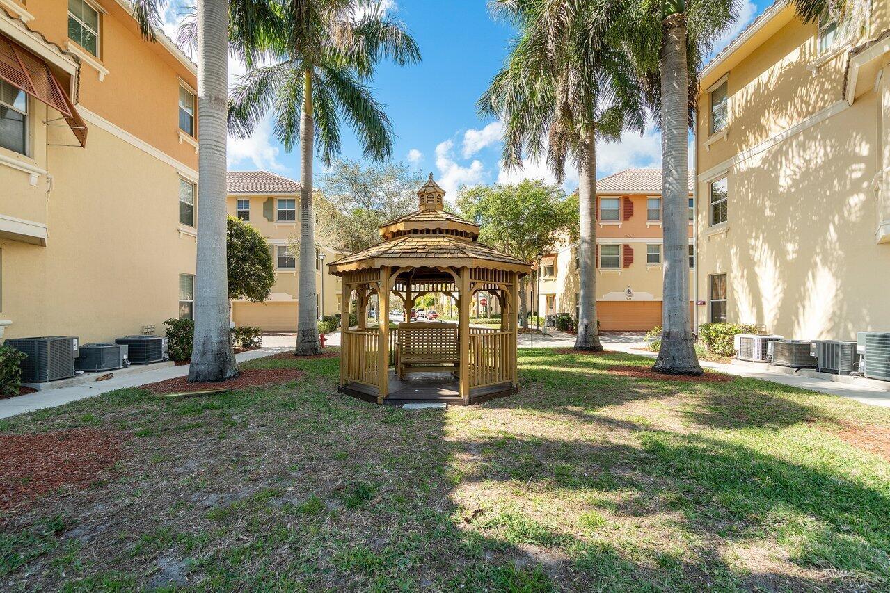 RENAISSANCE COMMONS PUD - Residential Lease