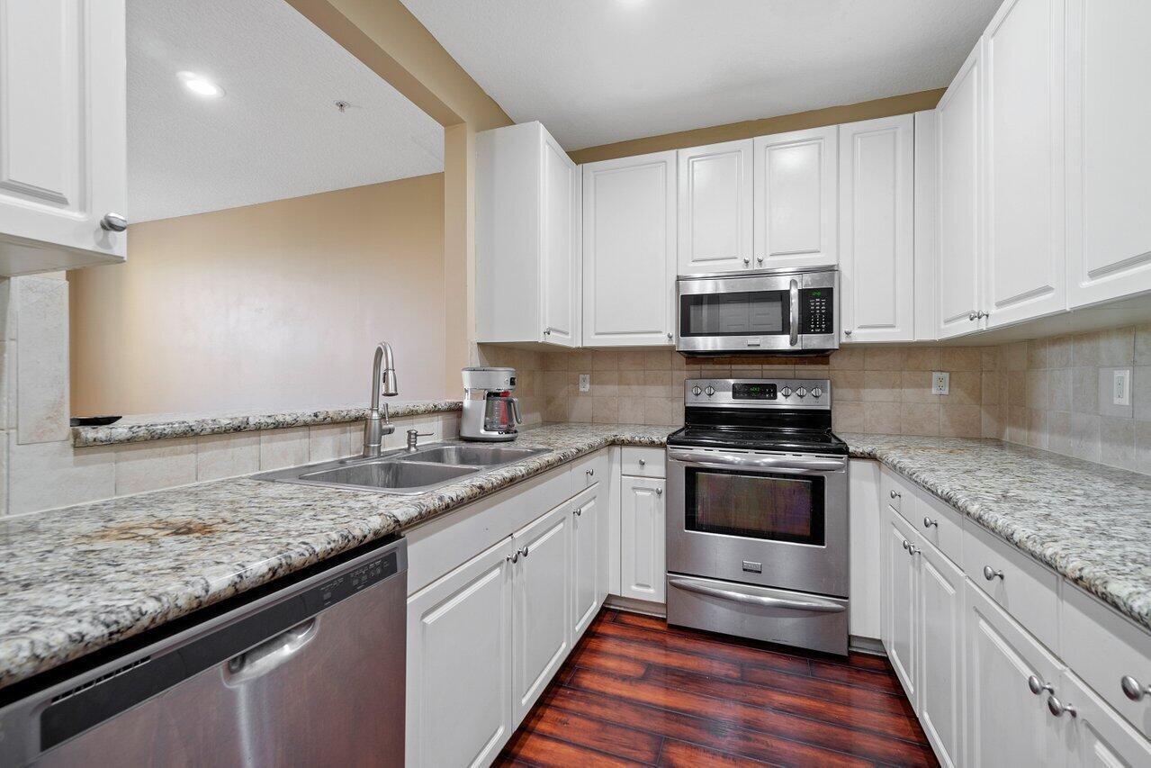 RENAISSANCE COMMONS PUD - Residential Lease