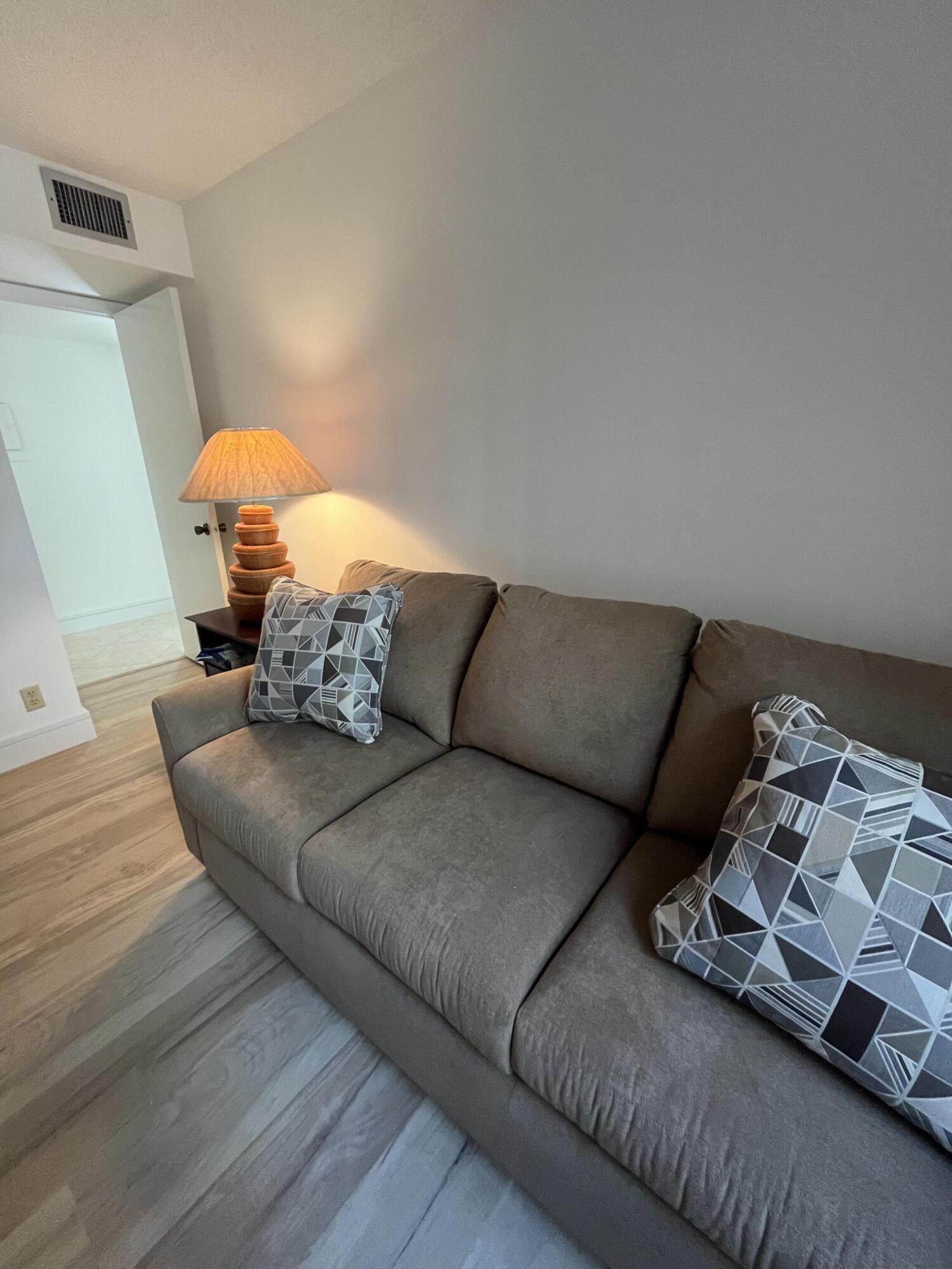 KINGS POINT - Residential