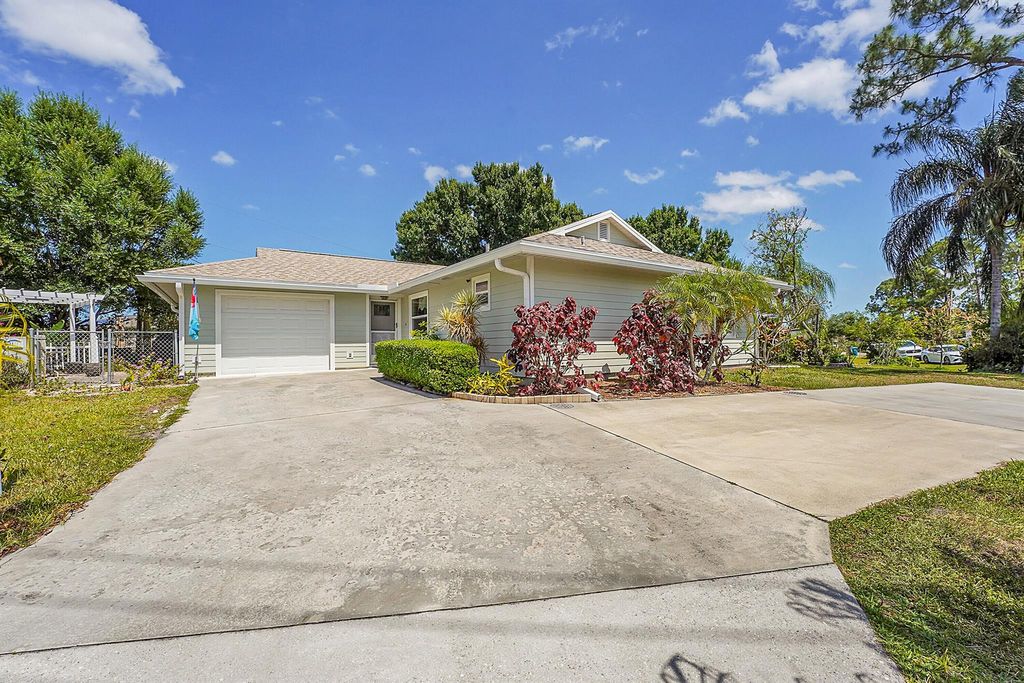 Photo of 2411 SE Floresta Drive, Port Saint Lucie, FL 34984 (MLS # R10982125)