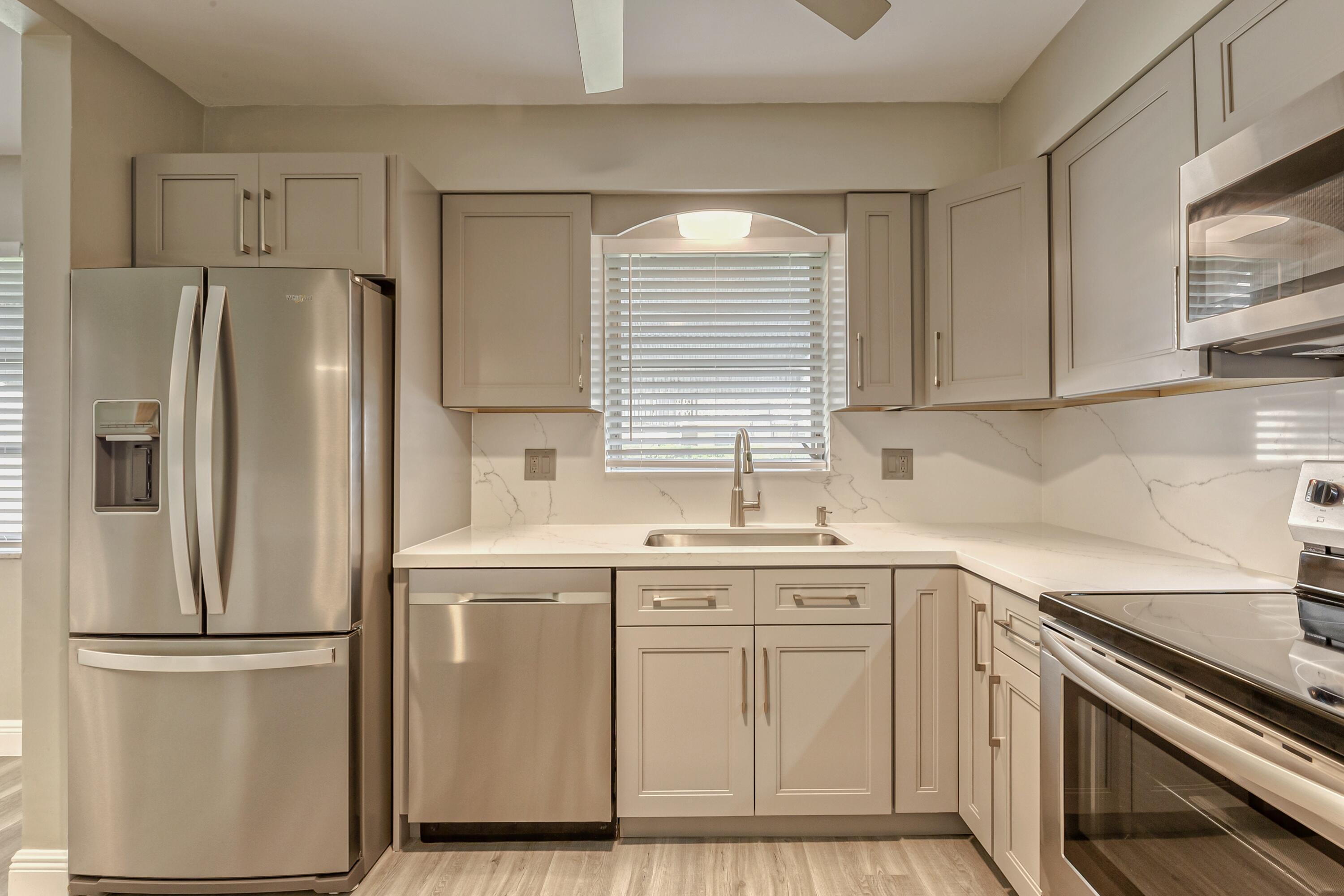 400 S Luna Court 3