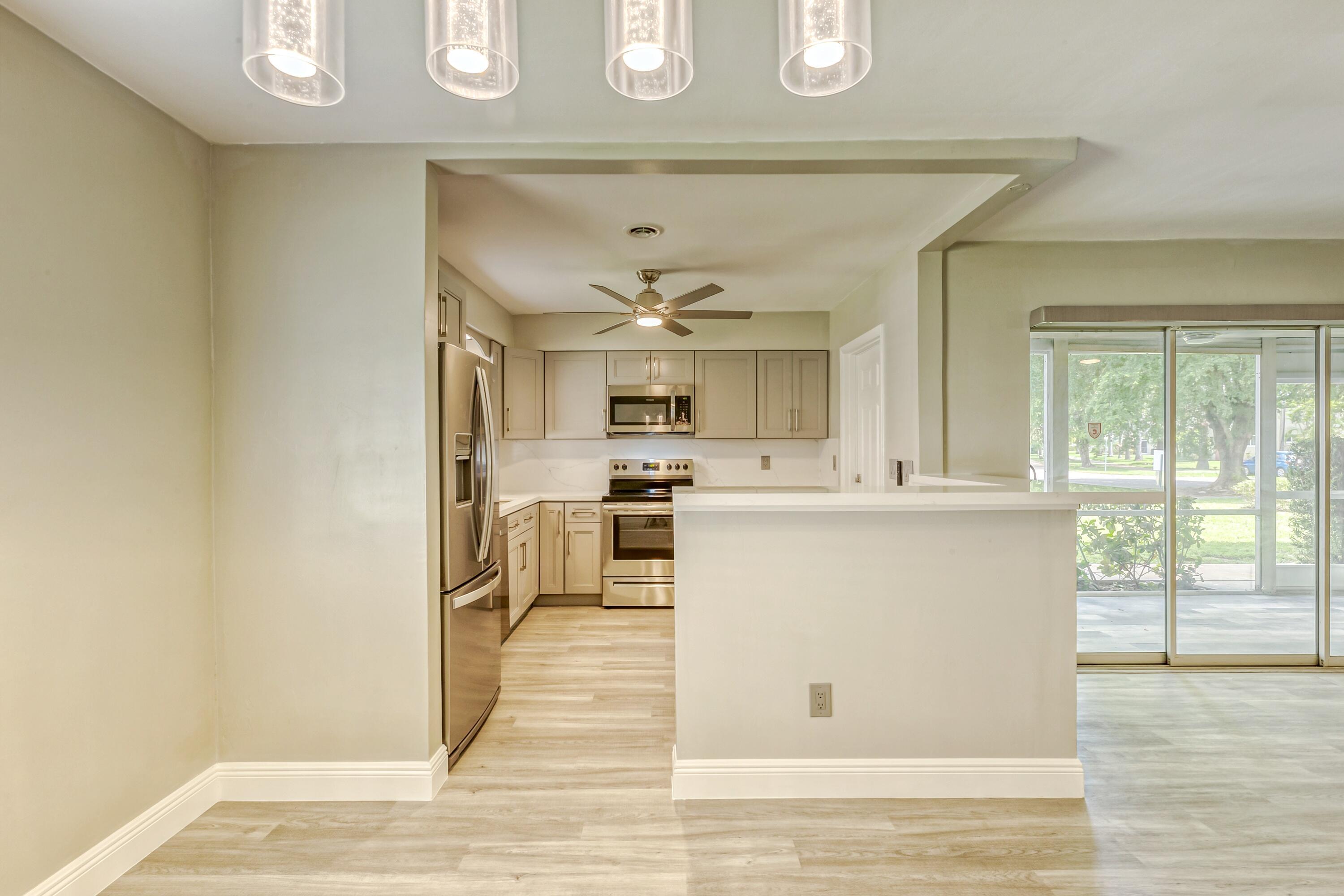 400 S Luna Court 3