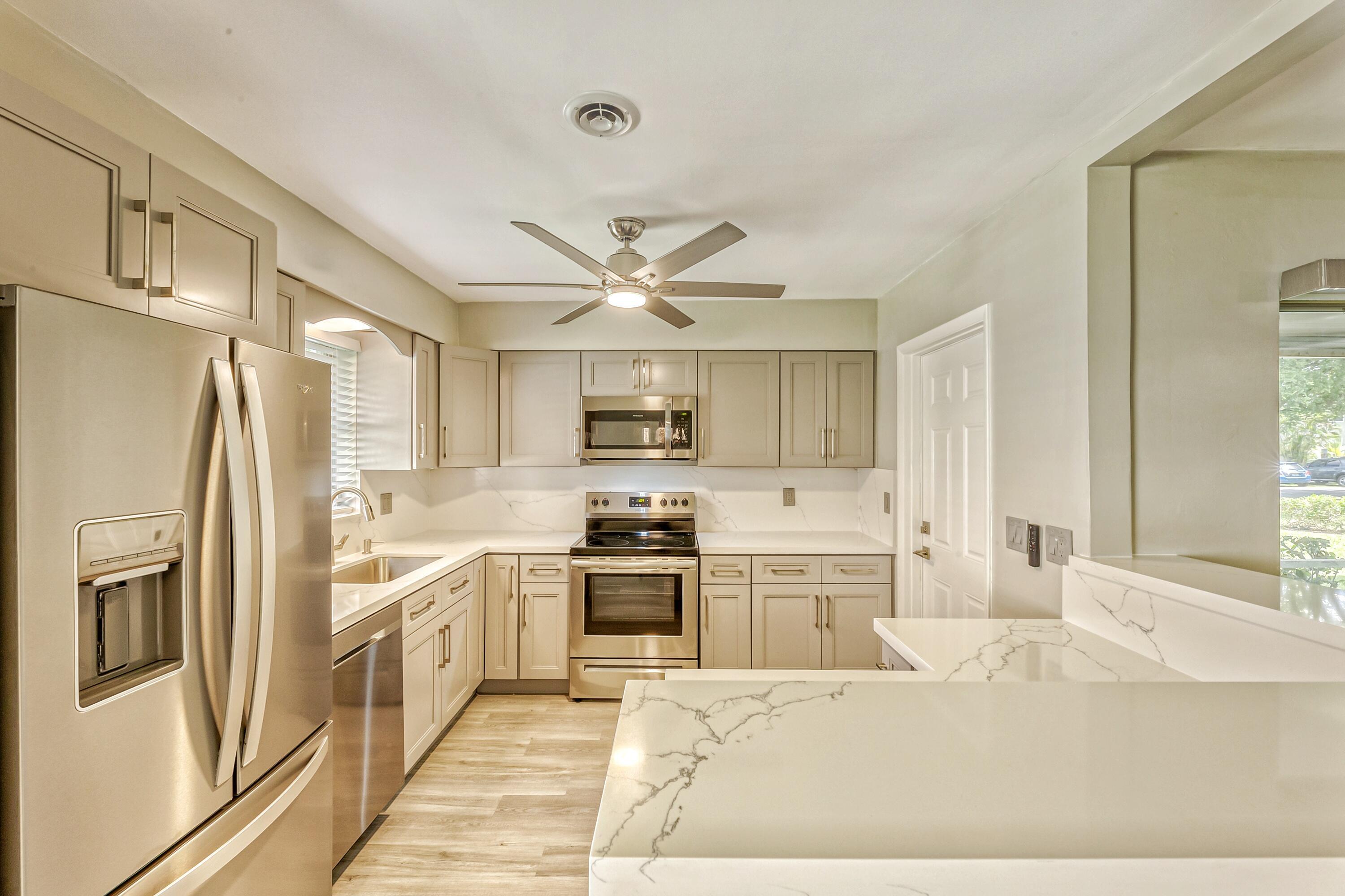 400 S Luna Court 3