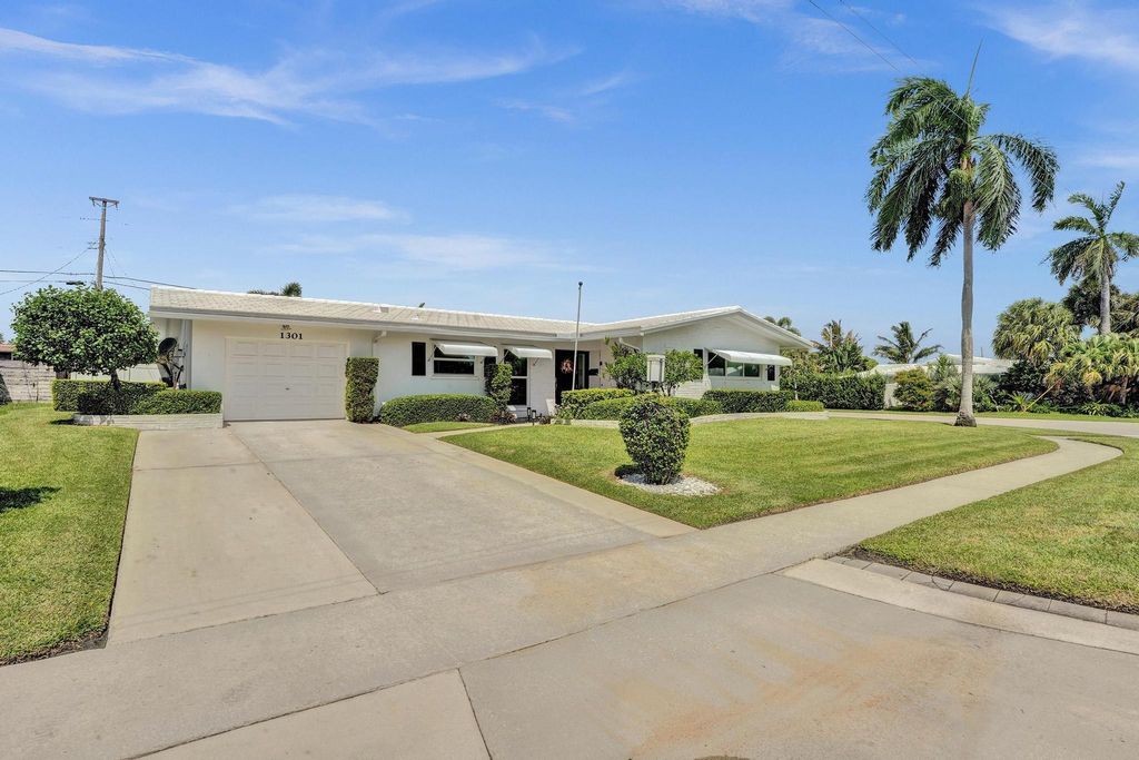 Photo of 1301 SW 11th Terrace, Boca Raton, FL 33486 (MLS # F10458724)