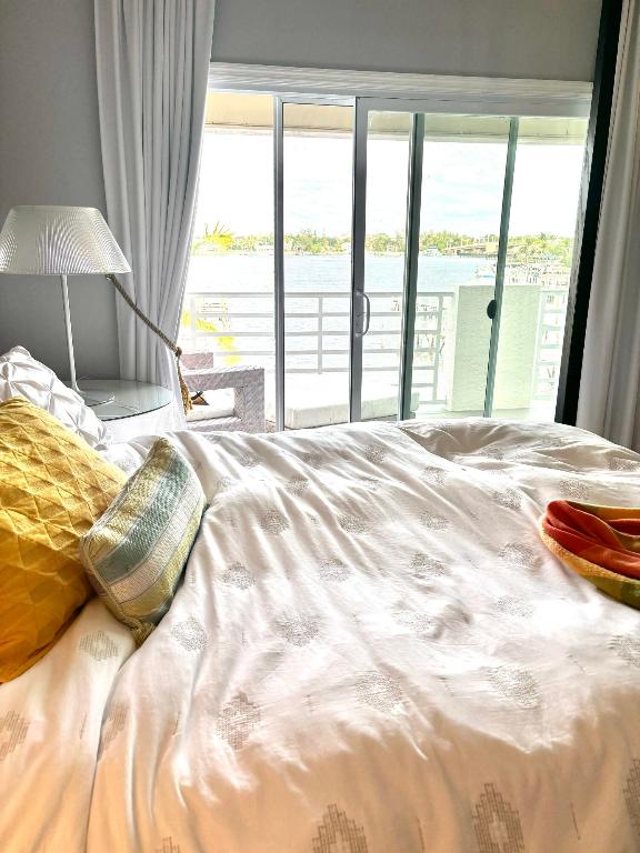 COCONUT COVE OF LANTANA CONDO - Residential Lease