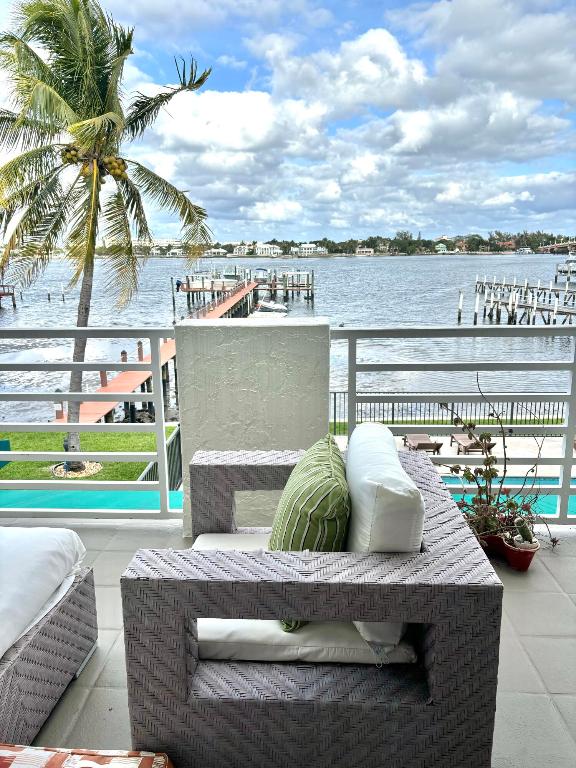 COCONUT COVE OF LANTANA CONDO - Residential Lease