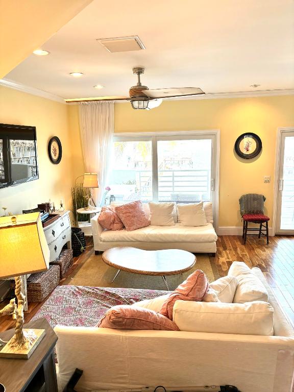 COCONUT COVE OF LANTANA CONDO - Residential Lease