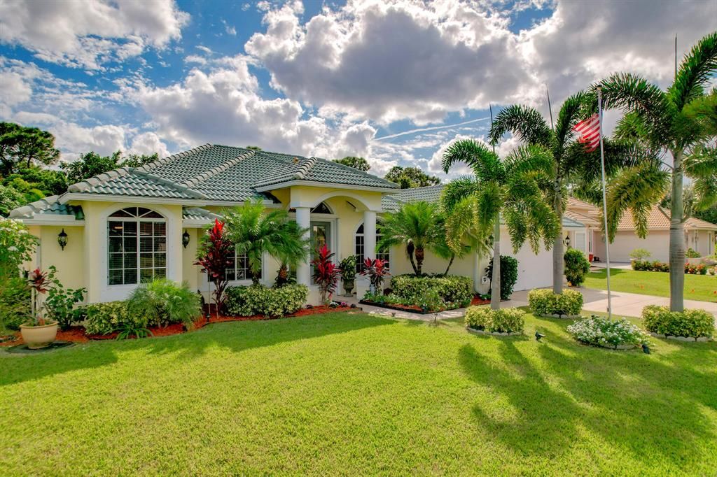 Photo of 208 SE Ray Avenue, Port Saint Lucie, FL 34983 (MLS # R10752518)