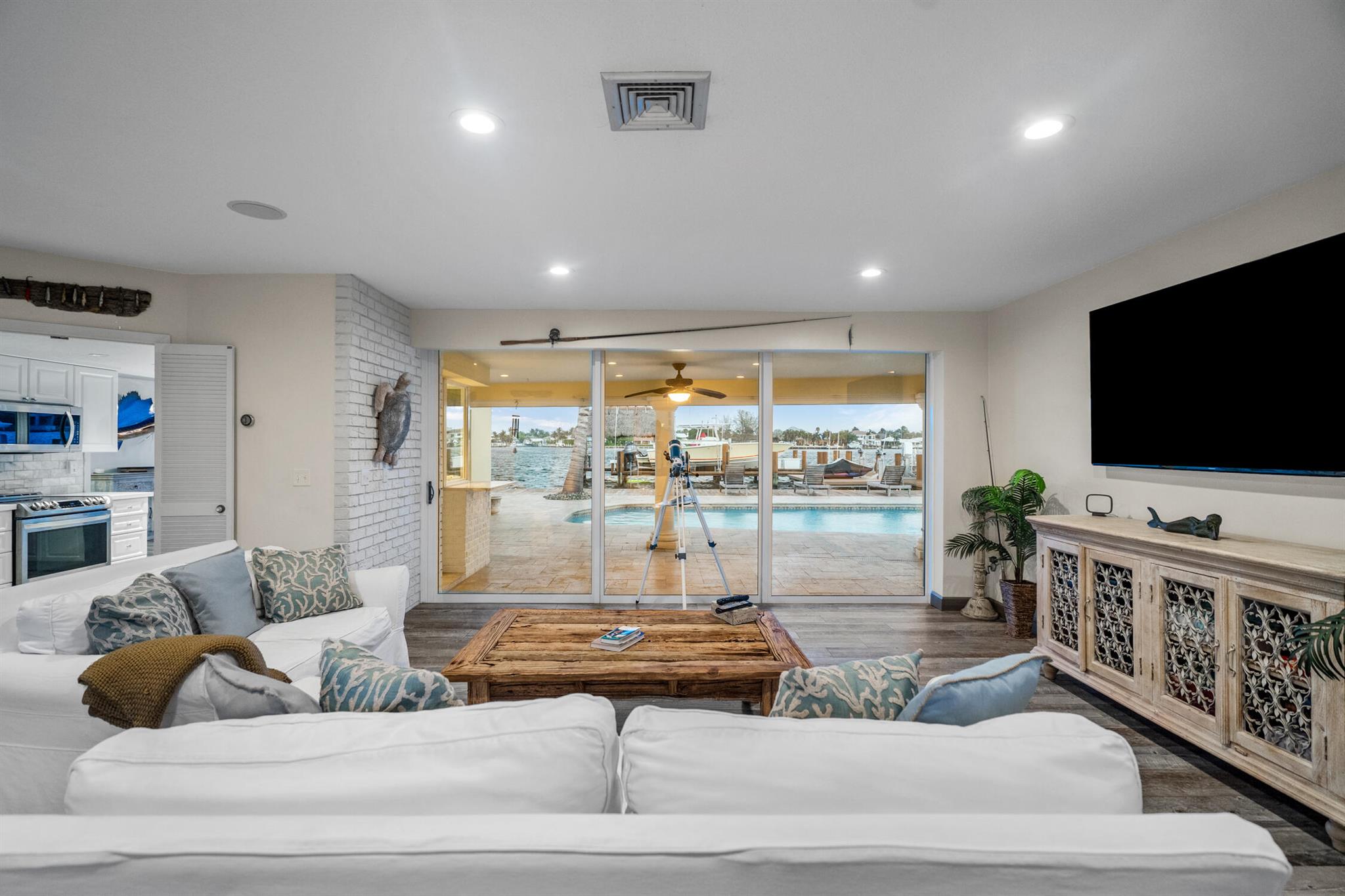 HARBOR ESTATES - Residential Lease