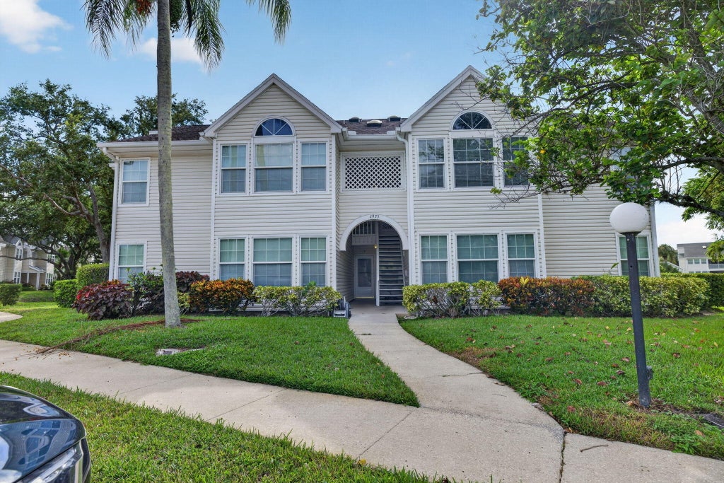 Photo of 1975 WESTMINSTER Circle #4, Vero Beach, FL 32966 (MLS # B26072391)